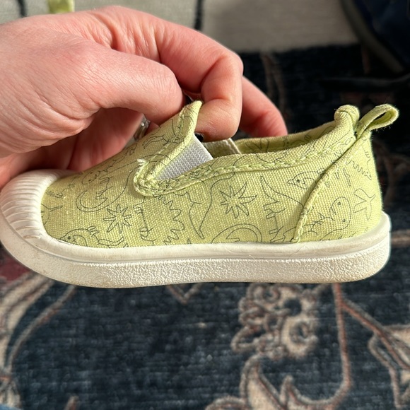 Cat and Jack Dino slip on shoes size 5 - Picture 4 of 4
